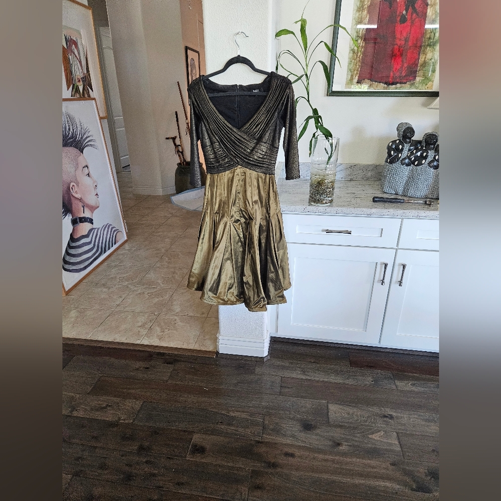 Chic Black and Gold Long Sleeve Dress